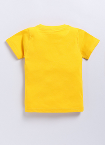 เสื้อยืดผ้าฝ้ายแท้พิมพ์ลายสำหรับเด็กผู้ชาย สีเหลืองสดใส พร้อมลายรถออฟโรดสุดสนุกและลายการผจญภัย เสื้อยืดนุ่มสบาย - Product Image 2