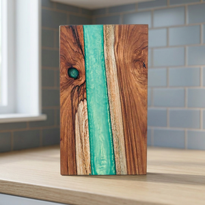 Tabla de servir de resina y madera con caja de exhibición premium – Bandeja decorativa hecha a mano para el hogar y regalos - Product Image 5