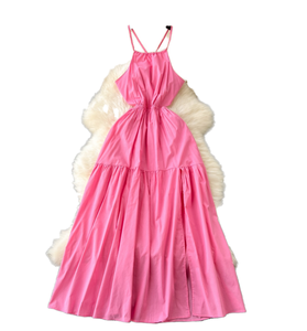 Vestido maxi rosa con tirantes finos, cintura elástica, corte en A, dobladillo escalonado acampanado, casual de verano, de satén tejido, sin mangas, color liso. - Product Image 1