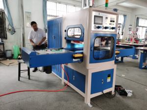 Máquina automática/automática para fabricar guantes de fútbol de portero HF con plataforma antideslizante - Product Image 3