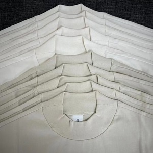 Maglietta da <span class=keywords><strong>uomo</strong></span> con Logo personalizzato 300 GSM con collo piccolo e collo largo a maniche corte T-Shirt da <span class=keywords><strong>uomo</strong></span> estiva bianca europea oversize - Product Image 3