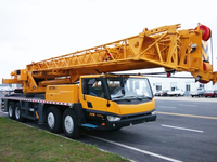 Grue hydraulique mobile haute performance, moteur de marque supérieure, hauteur de levage 66,5 m, moment de charge élevé, certifiée CE pour ponts