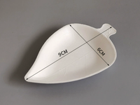 Assiettes jetables en pulpe de papier au design élégant et écologique, avec des coupelles écologiques pour trempettes