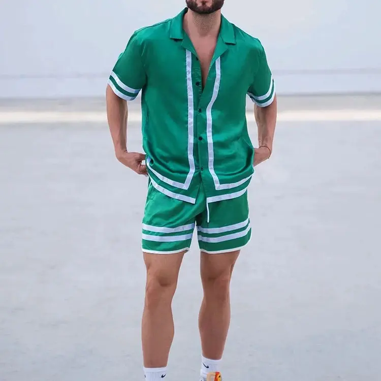 2024 여름 의류 캐주얼 사용자 정의 로고 땀 짧은 소매 세트 2 개 대형 일반 새틴 셔츠 반바지 남자 세트