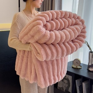 Vente en gros de produits Vente sur mesure <span class=keywords><strong>Imitation</strong></span> <span class=keywords><strong>fourrure</strong></span> de lapin Couvertures en fibre de polyester pour l'hiver Couleur unie Super king Queen Size - Product Image 1