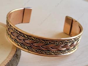 Brazalete Ancho de Cobre Sólido Hecho a Mano en Dos Tonos, Joyería Elegante y Moderna para Uso Diario, Disponible para la Venta - Product Image 4