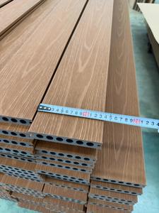 Moderne doghe per decking composito da esterno, resistenti all'umidità, a incastro, per terrazze. - Product Image 5