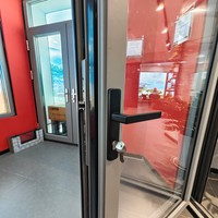 Nouvelles Portes Battantes Modernes en Alliage d'Aluminium 2026 6060 T66 avec Revêtement Poudré, Ouverture Vers l'Extérieur, pour Supermarchés et Halls, Garantie 5 Ans