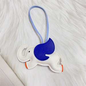Porte-clés éléphant 5 cm en cuir jaune-orange, pendentif décoratif pour sac, accessoire ultraléger à suspendre au rétroviseur de voiture - Product Image 3