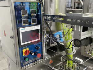 Machine <span class=keywords><strong>de</strong></span> remplissage et d'emballage verticale automatique pour sachets <span class=keywords><strong>de</strong></span> 20g <span class=keywords><strong>de</strong></span> sauce ketchup, miel, gelée <span class=keywords><strong>de</strong></span> fruits et liquides en stick - Product Image 3