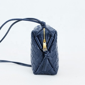 2023 da dệt chéo cơ thể túi phụ nữ thiết kế thương hiệu túi xách tùy chỉnh thực hiện dệt da túi duy nhất túi thời trang dây kéo CN; gua - Product Image 6