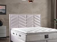 Lit de style américain moderne en bois massif pour hôtel avec sommier en gris, noir, crème, bleu, marron, cuir de vache, tissu en velours