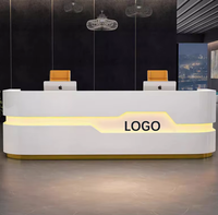 Bureau d'accueil moderne effet marbre avec LED encastrées et logo personnalisé pour hall d'hôtel et bureau d'entreprise