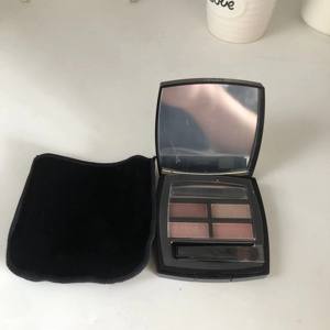 Paleta de Sombras de Ojos Mineral de Cuatro Colores de Lujo, Alta Pigmentación, Resistente al Agua, Larga Duración, Acabados Luminosos/Mate/Brillantes, 6G - Product Image 1