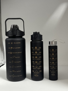 Ensemble de 3 bouteilles d'eau sportives en plastique PC de 2 L Tomados – Bouteille d'eau motivante 3-en-1 avec poignée et marqueurs de temps - Product Image 2