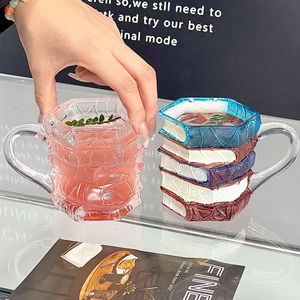 Taza de Café con Forma de Libro Pintada a Mano, Nueva Tendencia, Vidrio de Borosilicato Alto, Taza Decorativa Creativa y Novedosa para Regalo de Lectores - Product Image 3