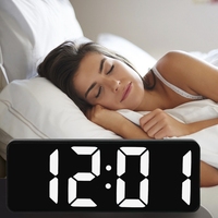Zeitgenössisches Design Digitaler LED-Wecker Kalender-Datumsanzeige Batteriebetrieben USB-Ladeanschluss Rechteckige Form PVC