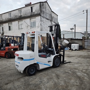 Chariots élévateurs d'occasion en gros TCM Diesel 3 tonnes Livraison rapide Matériel de terrassement Engins de construction d'occasion - Product Image 5