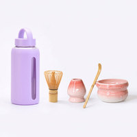 Gourde à matcha portable en verre personnalisée par le fabricant avec paille, brosse et couvercle
