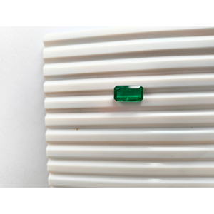 Esmeralda Verde Octogonal Elegante de 5.03 Quilates, Corte Octogonal, Esmeralda Verde Natural |   Piedra Preciosa Panna Certificada Premium - Product Image 1