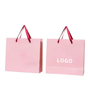 कस्टम लोगो थोक लक्जरी पेपर बैग गुलाबी कपड़े पैकेजिंग उपहार बैग बोल्सास डी पैपेल शॉपिंग कार्डबोर्ड बैग हैंडल के साथ