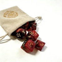 Jeu de dés polyédriques carrés en résine à motif marbré rouge et noir, chiffres gravés à l'or, durables pour accessoires de jeux de table