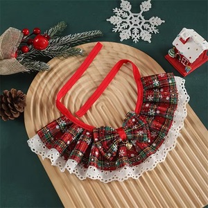 Bavoir de Noël pour chat en dentelle florale avec col à nœud papillon, serviette anti-vomissement pour animaux de compagnie, accessoires pour chatons pour les fêtes de Noël, cadeau mignon pour animaux de compagnie pour les fêtes - Product Image 4