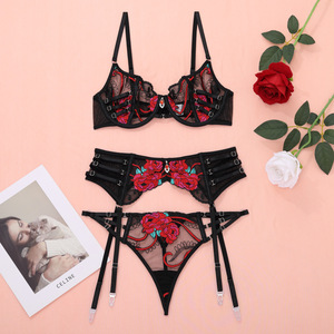 Set di <span class=keywords><strong>Lingerie</strong></span> Erotica Rossa Trasparente all'Ingrosso, Set di Biancheria Intima <span class=keywords><strong>in</strong></span> Pizzo con Grande Ricamo a Rosa, 3 Pezzi - Product Image 6