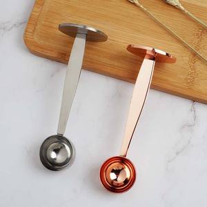 La cuchara de acero inoxidable con tamper es <span class=keywords><strong>muy</strong></span> conveniente de usar para hacer que el café sea un buen ayudante para la cocina - Product Image 5