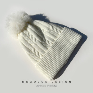 Vente en gros de chapeaux d'hiver personnalisés pour femmes avec doublure en fourrure sherpa chaude, <span class=keywords><strong>pompon</strong></span> en fausse fourrure, <span class=keywords><strong>bonnet</strong></span> tricoté - Product Image 6