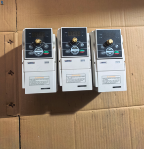 Variateur de fréquence AC monophasé 220V 0,4KW VFD-040B23A pour le contrôle de vitesse des moteurs industriels - Product Image 1