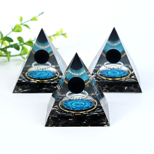 Pyramide en résine d'obsidienne noire en gros, pyramide d'orgonite en résine faite à la main pour la guérison des chakras, énergie pour le Feng Shui - Product Image 2