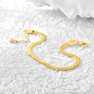 Elegante Brazalete Unisex Minimalista Geométrico de Aleación de Cobre Chapado en Oro PVD de 18k, Cadena de Joyería de Latón de Moda para Aniversario - Product Image 3