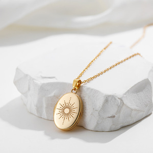 Collier simple en acier inoxydable de qualité supérieure avec pendentif photo ouvert <span class=keywords><strong>et</strong></span> fermé yeux <span class=keywords><strong>soleil</strong></span> <span class=keywords><strong>lune</strong></span> plaqué or forme de coeur ovale pour cadeau - Product Image 6