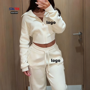 Set Due Pezzi da Donna con Logo Personalizzato, Pantaloni Cargo Jogger e Tuta Slim Fit, Abbigliamento Designer - Product Image 3