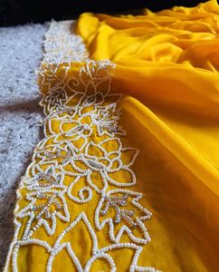 Sari en organza de soie élégant avec bordure perlée et motif ajouré, idéal pour les mariages, les soirées, les festivals et les occasions spéciales - Product Image 2