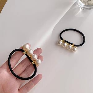 Élégant serre-tête minimaliste en perles pour femmes, idéal pour mariages et soirées, accessoire capillaire durable avec élastique. - Product Image 3