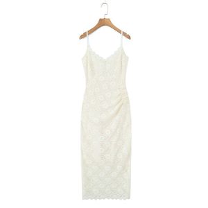 Robe nuisette en dentelle Runqi pour femme, grande taille, bretelles, taille cintrée, couleur unie N9119 - Product Image 1
