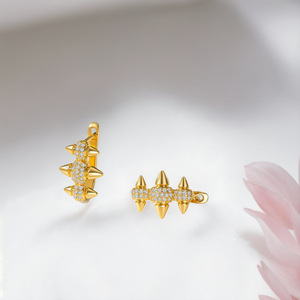 Boucles d'oreilles à clous plaquées or avec zircons, forme géométrique, bijoux de mode pour femmes EKA-041 - Product Image 3