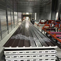 Panneau de toiture en PU à isolation thermique 45 65 95 mm pour toitures commerciales, d'usines et de entrepôts