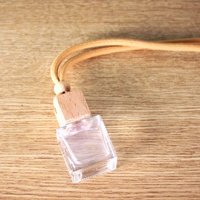 Nouveau couvercle en bois carré 10ml bouteille en verre aromathérapie parfum diffuseur d'huile essentielle Logo personnalisé Auto suspendus ornements décor