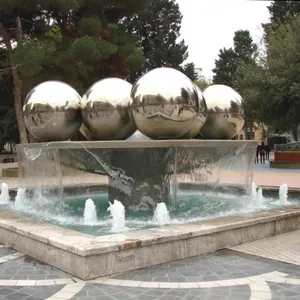 Ornamenti lucidati da 600mm per la decorazione del giardino fontana d'acqua per interni in acciaio inossidabile, sfera in metallo con funzione d'acqua