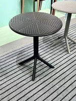 Table de bistrot en polypropylène léger au design minimaliste, entièrement en plastique PP, couleurs personnalisées, pour l'extérieur, hôtel, appartement