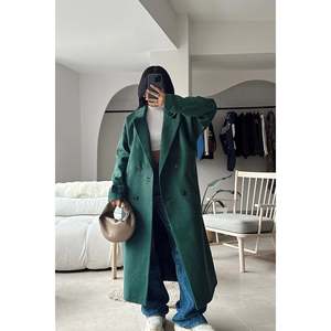 Abrigo de Mujer Verde con Botones y Detalle de Bolsillo Frontal - Product Image 1