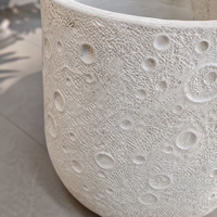 Pot de fleurs en oxyde de magnésium blanc fait main avec texture cratère lunaire, pot de plantes pour patio, balcon, jardin et décoration intérieure