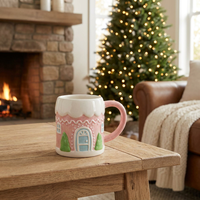Mug en céramique rose pastel en forme de maison de pain d'épices, avec toit en glaçage blanc gaufré et mini sapin vert, tasse à chocolat chaud de Noël pour les fêtes