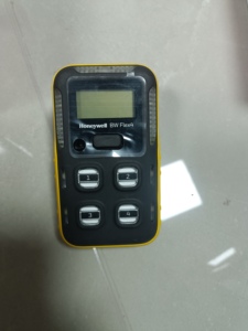 การตรวจสอบก๊าซหลายตัวแบบพกพาตัวตรวจจับแก๊ส BW Flex 4ตัว (Co, H2S, LL, O2) CPD-W6X1H1M1-Y-CN - Product Image 2
