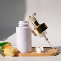 Bouteille Pompe en Plastique PET Blanche Personnalisée de 200 ml avec Clip et Mousse Dorée