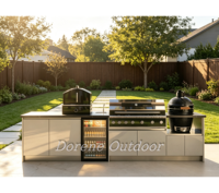 Cuisine extérieure modulaire élégante et durable avec barbecue, évier et four à pizza pour villa de style campagnard