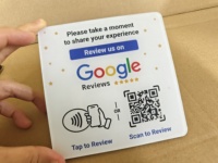 Carte NFC colorée pour avis Google avec puce NFC213, résistante à l'eau et aux intempéries, design et taille personnalisés